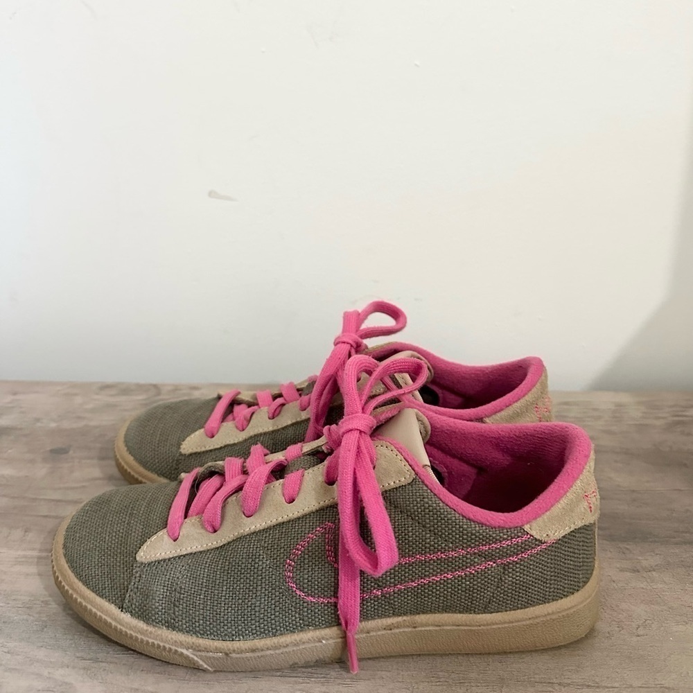 *** RARE *** Women’s Nike Court Low Sneakers Size 6 Pink Style # 310006-261